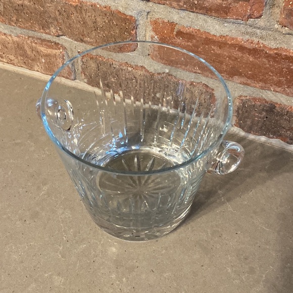 Crystal bucket with handles 6” diameter 5” deep - Picture 2 of 5